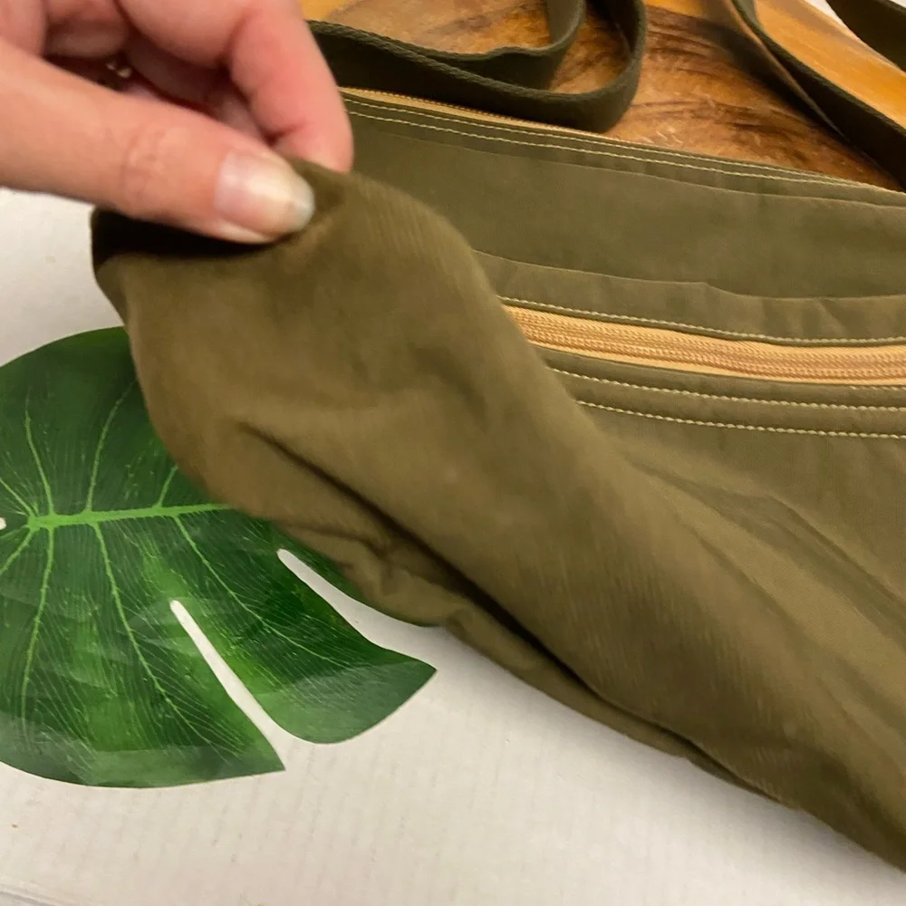 - Hedgren Camo Green Messenger Satchel Unisex Outdoor Bag